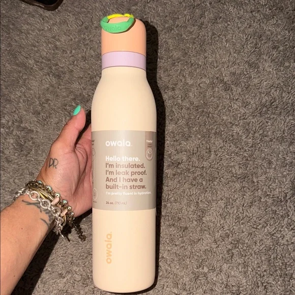 Owala Insulated Water Bottle - Cream and Peach - Picture 5 of 8